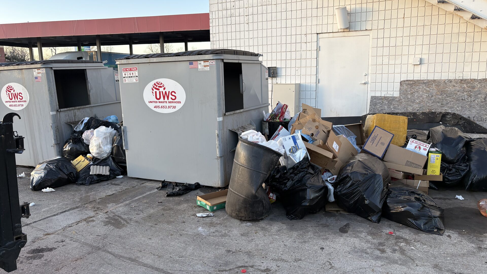 Junk removal in Oklahoma City OK trailer hauling crew